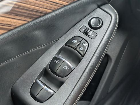 Used 2016 Nissan Maxima Platinum w/ Interior Lighting Package FWD image 13