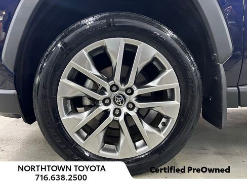 Used 2022 Toyota RAV4 XLE Premium image 27