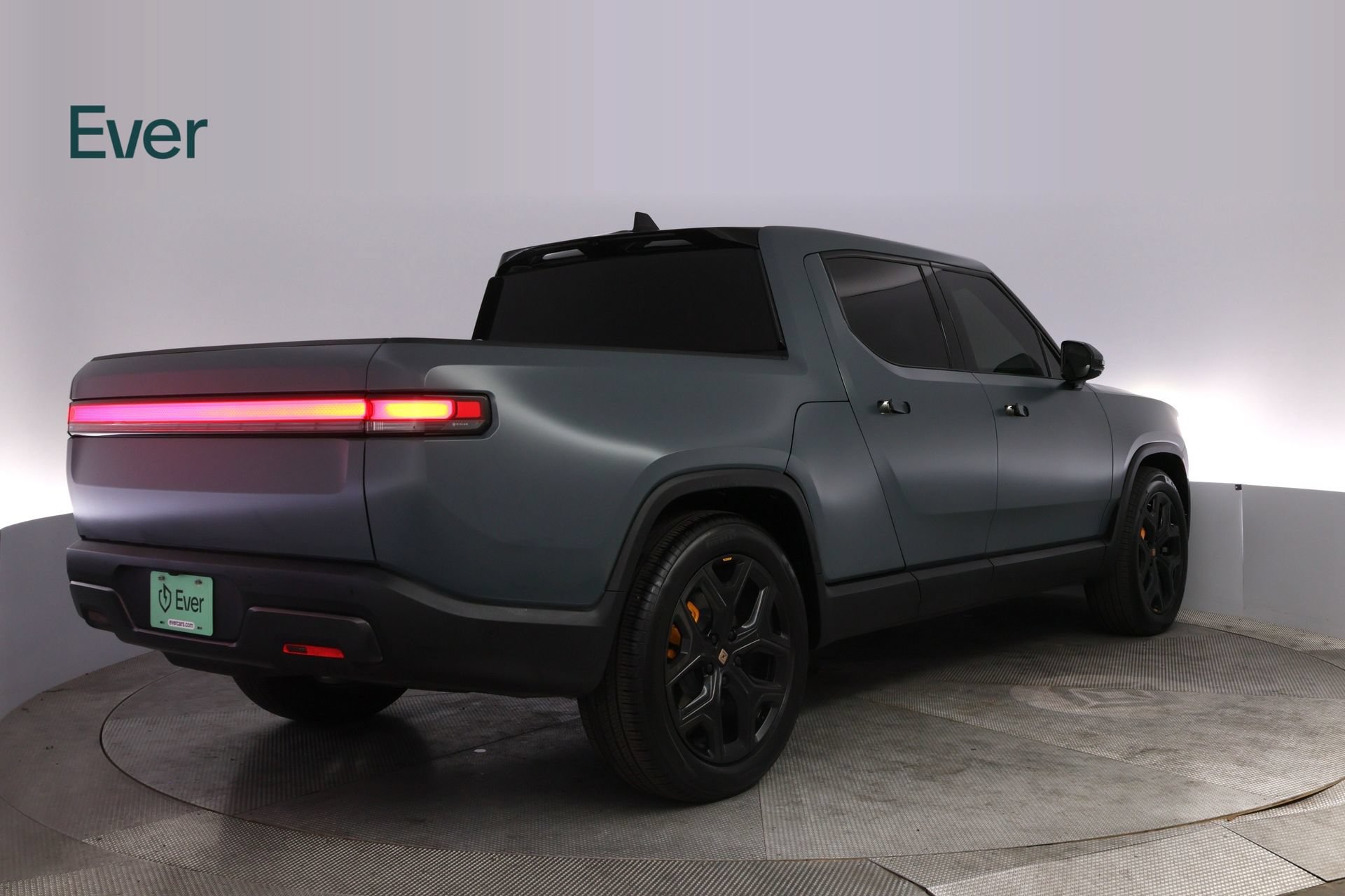 Used 2025 Rivian R1T Premium Tri AWD/4WD image 3