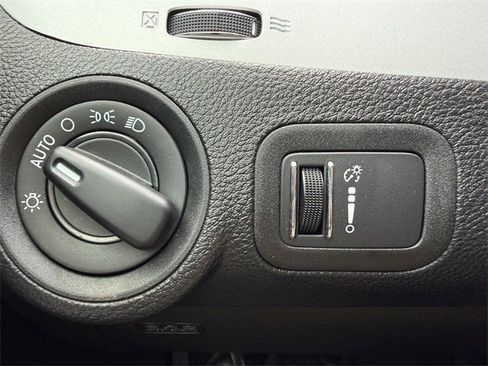 Used 2020 Dodge Journey SE image 28