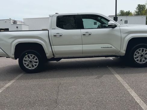 New 2026 Toyota Tacoma SR5 RWD image 9