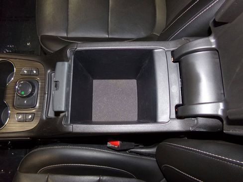 Used 2023 GMC Acadia SLT image 23