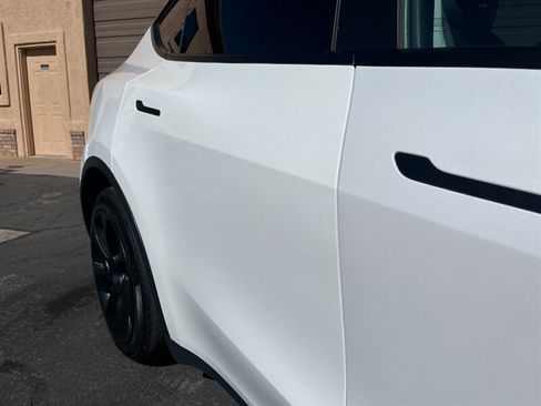 Used 2022 Tesla Model Y Long Range AWD/4WD image 27