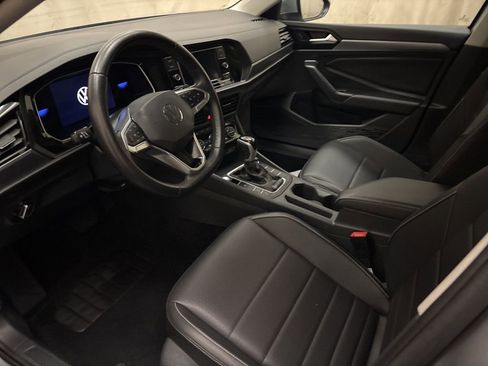 Used 2024 Volkswagen Jetta SE image 12