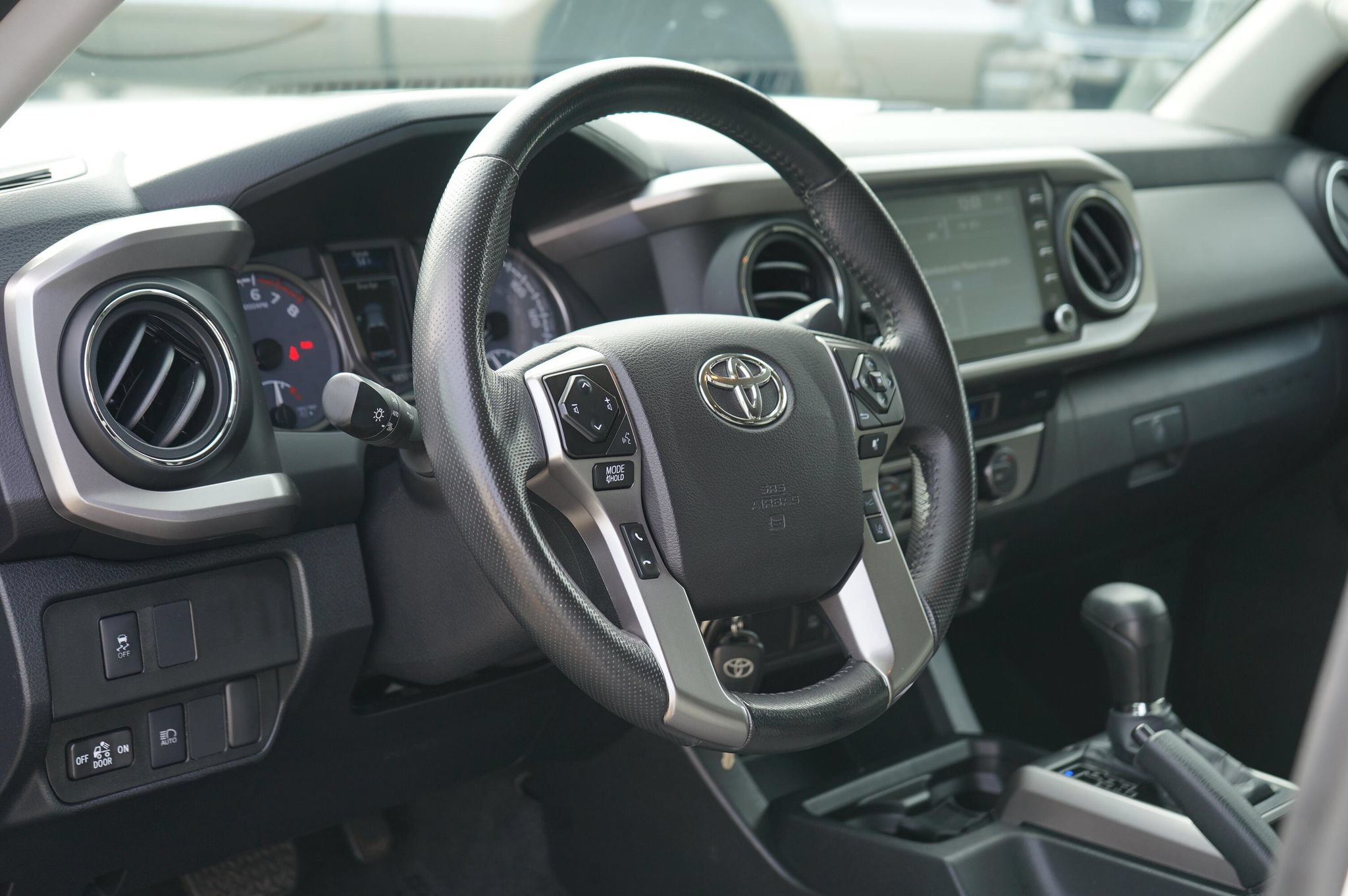 Used 2021 Toyota Tacoma SR5 AWD/4WD image 12