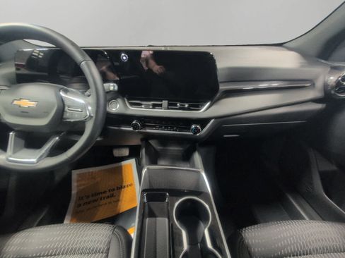 Used 2025 Chevrolet Equinox LT image 11