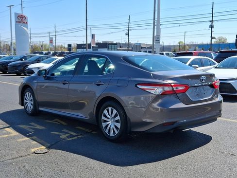 Used 2018 Toyota Camry LE image 4