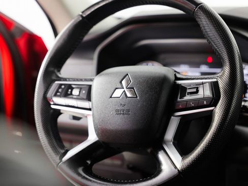 Used 2022 Mitsubishi Outlander SE image 23