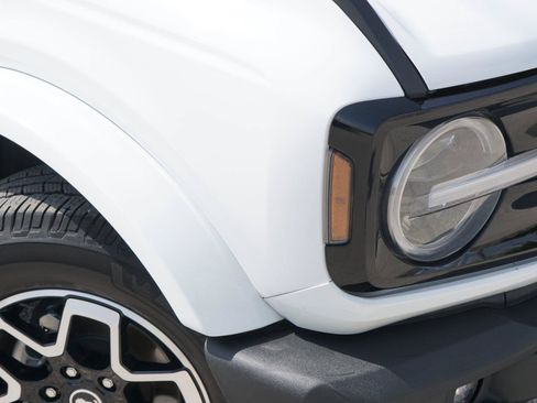 Used 2023 Ford Bronco Outer Banks AWD/4WD image 3