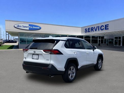 Used 2023 Toyota RAV4 XLE w/ Convenience Package FWD image 8
