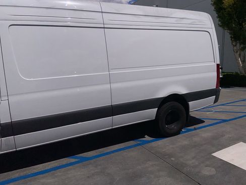 Used 2024 Mercedes-Benz Sprinter 3500 image 2