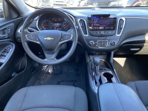 Used 2021 Chevrolet Malibu LT FWD image 9