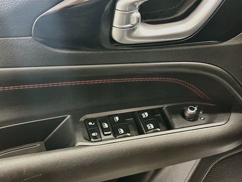 Used 2025 Jeep Compass Trailhawk AWD/4WD image 15