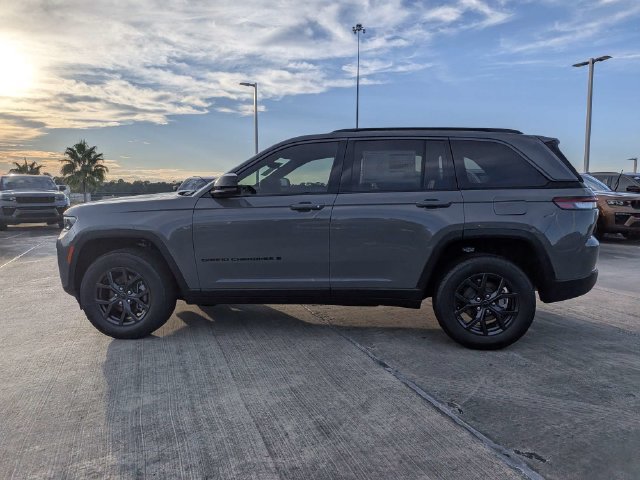 New 2027 Jeep Grand Cherokee Altitude RWD image 7