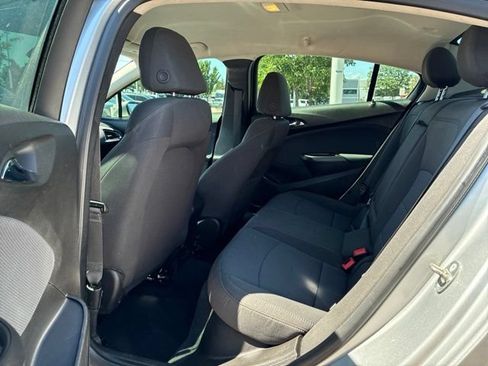 Used 2018 Chevrolet Cruze LT w/ Convenience Package FWD image 13
