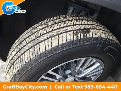 Used 2024 Chevrolet Traverse LT image 27