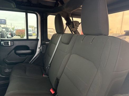 Used 2018 Jeep Wrangler Unlimited Sport S AWD/4WD image 18