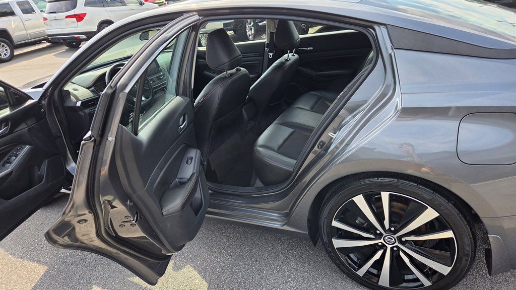 Used 2022 Nissan Altima 2.5 SR FWD image 12