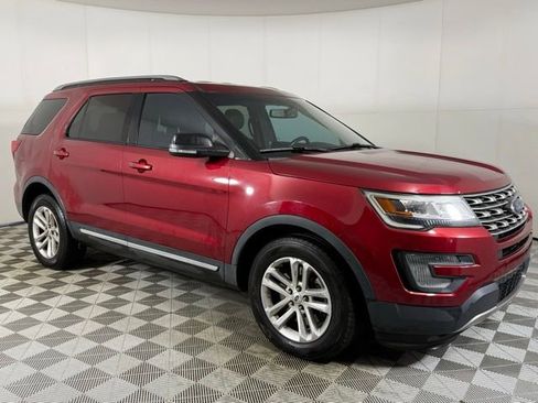 Used 2016 Ford Explorer XLT w/ Equipment Group 202A image 9