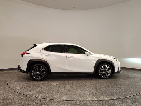 Used 2019 Lexus UX 200 image 8