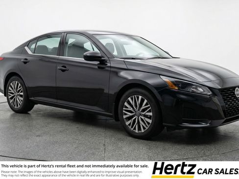 Used 2025 Nissan Altima 2.5 SV FWD image 1