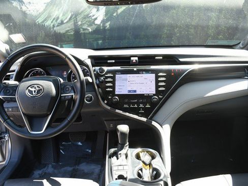 Certified 2018 Toyota Camry XLE FWD image 18