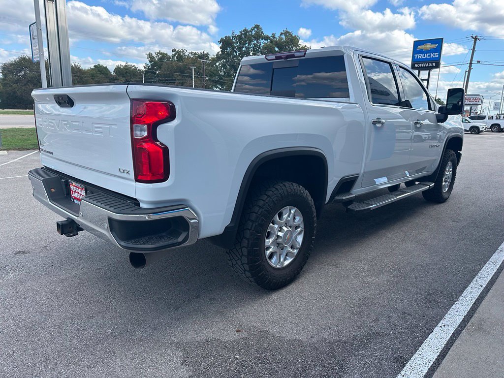 Used 2022 Chevrolet Silverado 2500 LTZ w/ LTZ Convenience Package AWD/4WD image 3