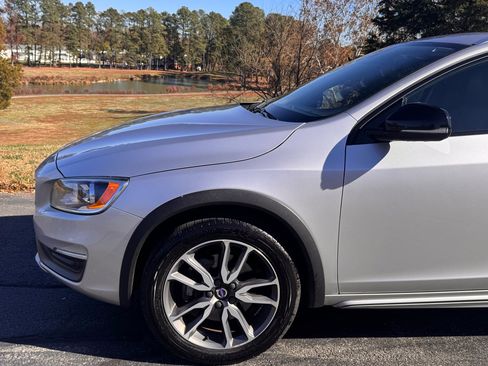 Used 2016 Volvo V60 T5 Cross Country w/ Convenience Package image 7