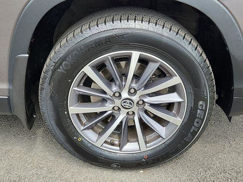 Certified 2019 Toyota Highlander XLE AWD/4WD image 8