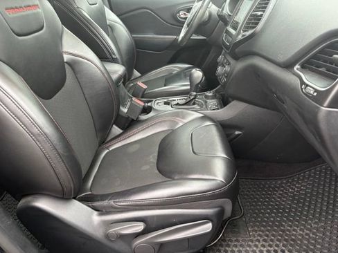 Used 2019 Jeep Cherokee Trailhawk w/ Comfort/Convenience Group AWD/4WD image 20