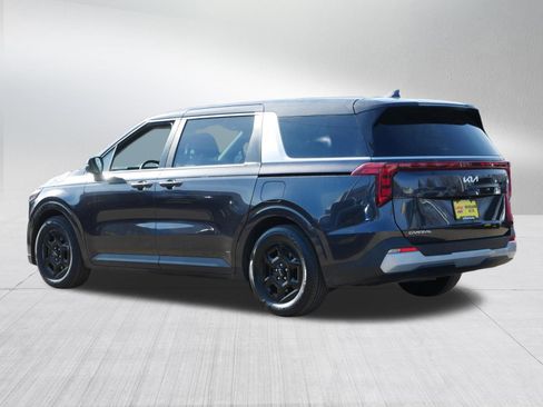 Certified 2025 Kia Carnival image 5