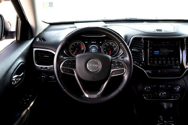 Used 2020 Jeep Cherokee Limited w/ Luxury Group FWD image 27