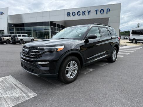 Used 2023 Ford Explorer XLT w/ Equipment Group 202A AWD/4WD image 1