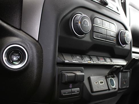 Used 2023 Chevrolet Silverado 1500 Custom image 32