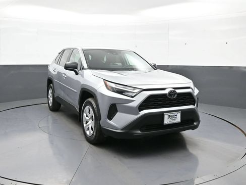 Used 2024 Toyota RAV4 LE AWD/4WD image 3