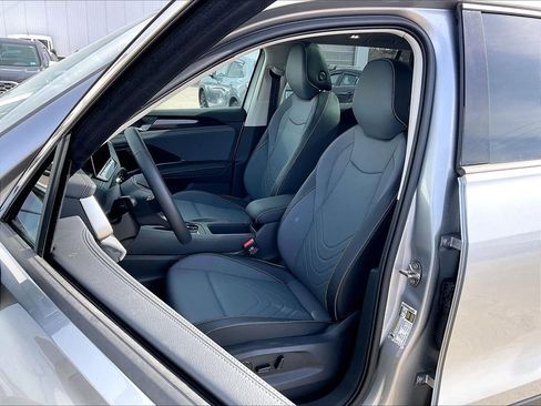 New 2026 Volkswagen Tiguan SE image 11