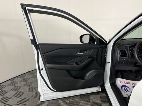 Used 2025 Nissan Rogue SV AWD/4WD image 15