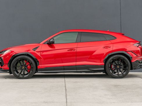 Used 2023 Lamborghini Urus S image 2