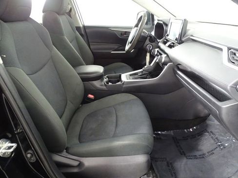 Used 2021 Toyota RAV4 LE image 13