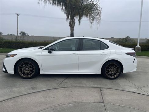 Used 2023 Toyota Camry SE image 5