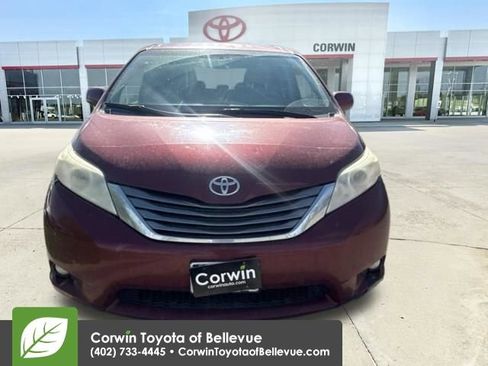 Used 2011 Toyota Sienna XLE AWD/4WD image 36