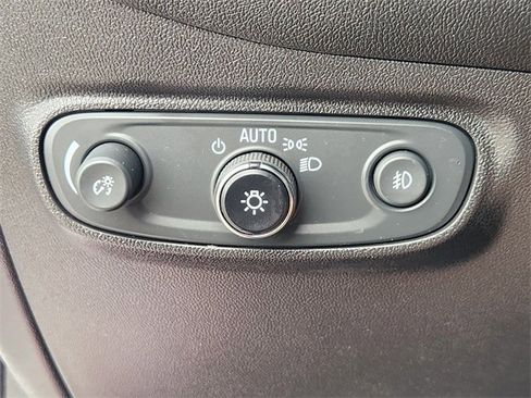 Used 2023 Chevrolet Equinox Premier image 21