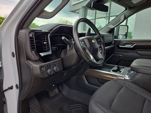 Used 2024 Chevrolet Silverado 2500 LT AWD/4WD image 49