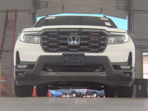 Used 2023 Honda Passport TrailSport image 3