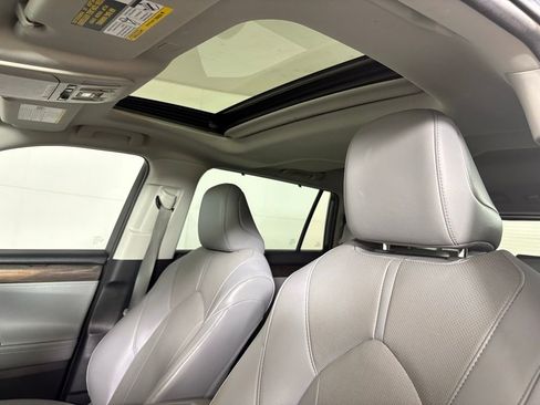 Used 2021 Toyota Highlander Limited image 15