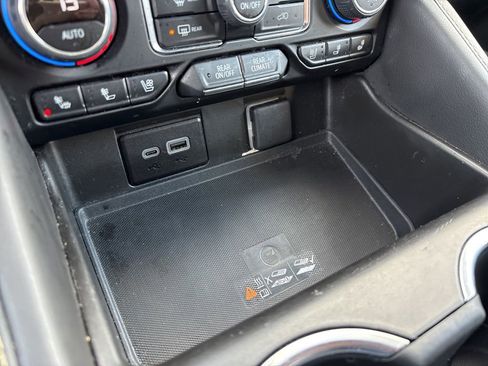 Used 2024 Chevrolet Suburban Premier image 23