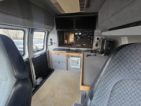 Used 2000 GMC Savana 3500 Extended RWD image 7