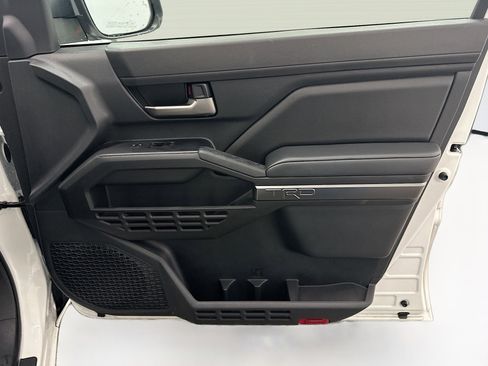 Used 2025 Toyota Tacoma TRD Off-Road image 33