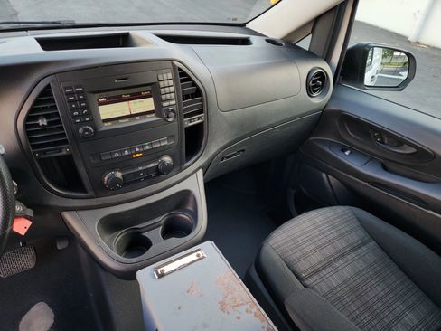 Used 2018 Mercedes-Benz Metris image 9