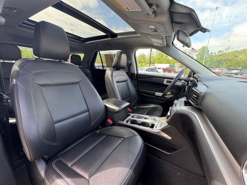 Used 2022 Ford Explorer XLT w/ Equipment Group 202A AWD/4WD image 26